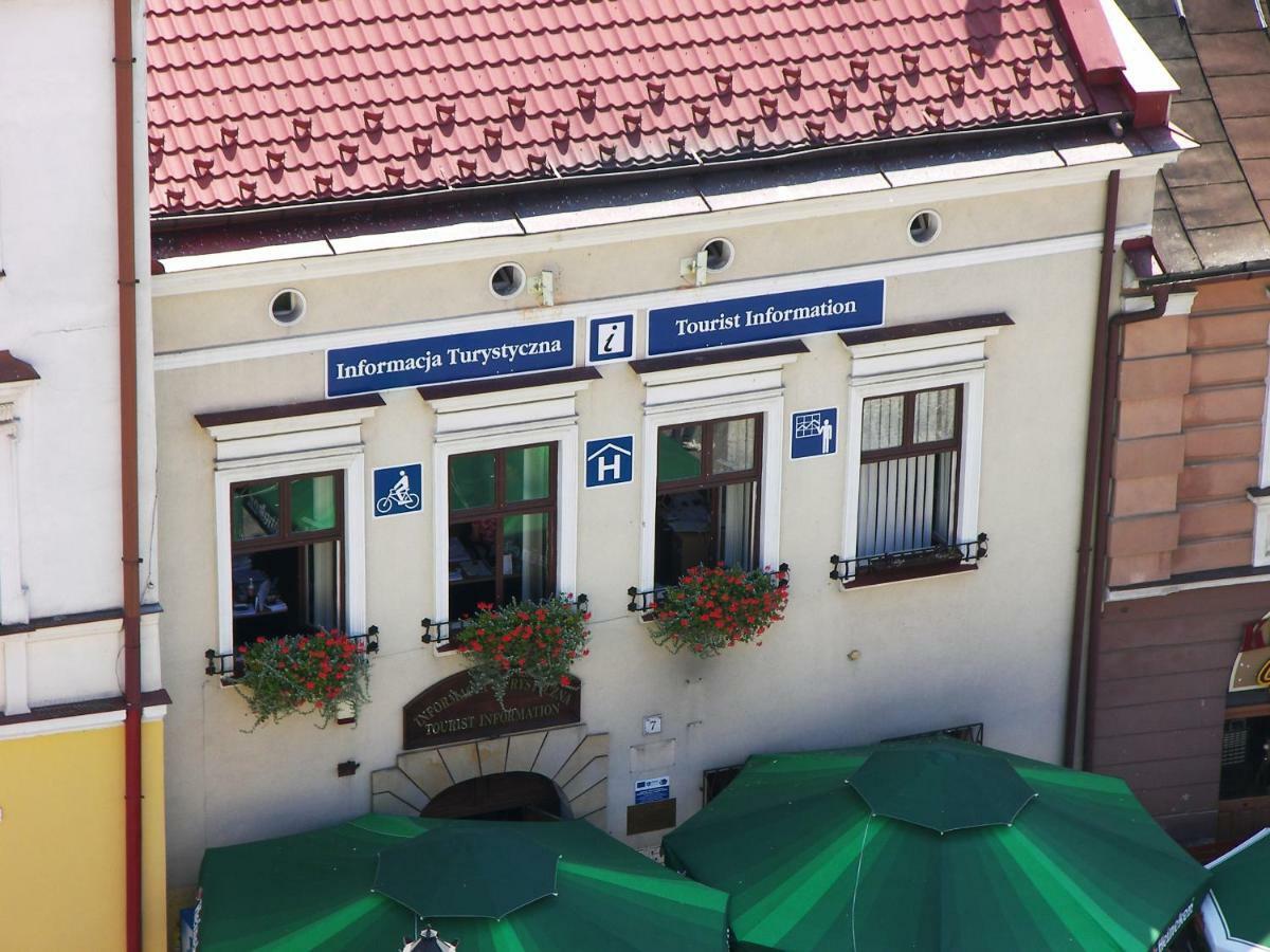 Tarnowskie Centrum Informacji Luaran gambar